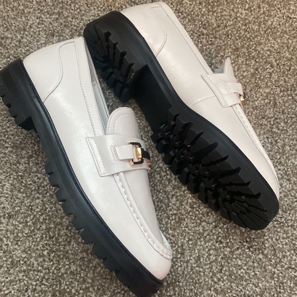 🦊 Steve Madden NIB loafer. Gold hardware. - Picture 5 of 5